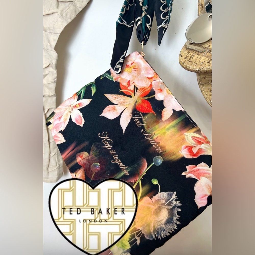 🆕Ted baker botanical lux canvas wristel bag